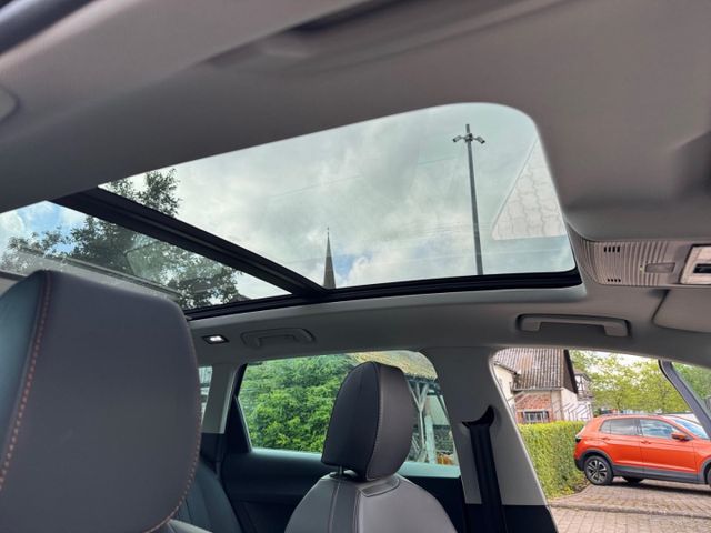 Leon Sportstourer 1.5 eTSI OPF Panorama Navi Mat
