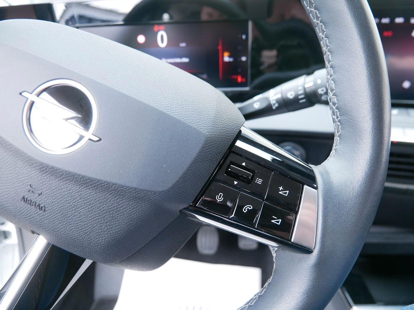 Fahrzeugabbildung Opel Astra -L 1.2 Enjoy Kamera SHZ+LHZ LED NAVI ALU