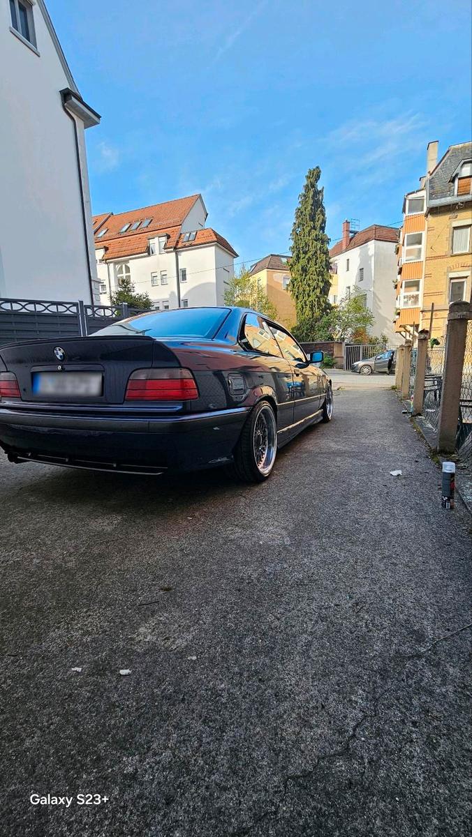BMW 323