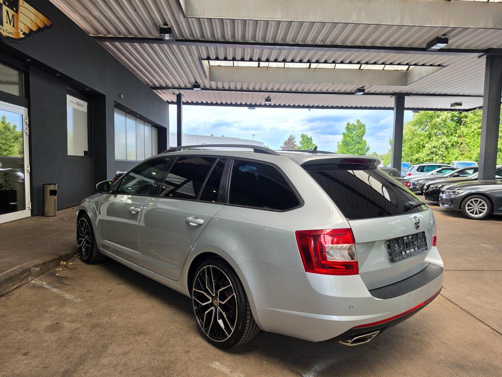 SKODA OCTAVIA COMBI RS DSG  220 ch BVA - GPS - SONORISATION CANTON - SIEGES CHAUFFANTS - CLIMATISATION AUTOMATIQUE - PHARES XENON