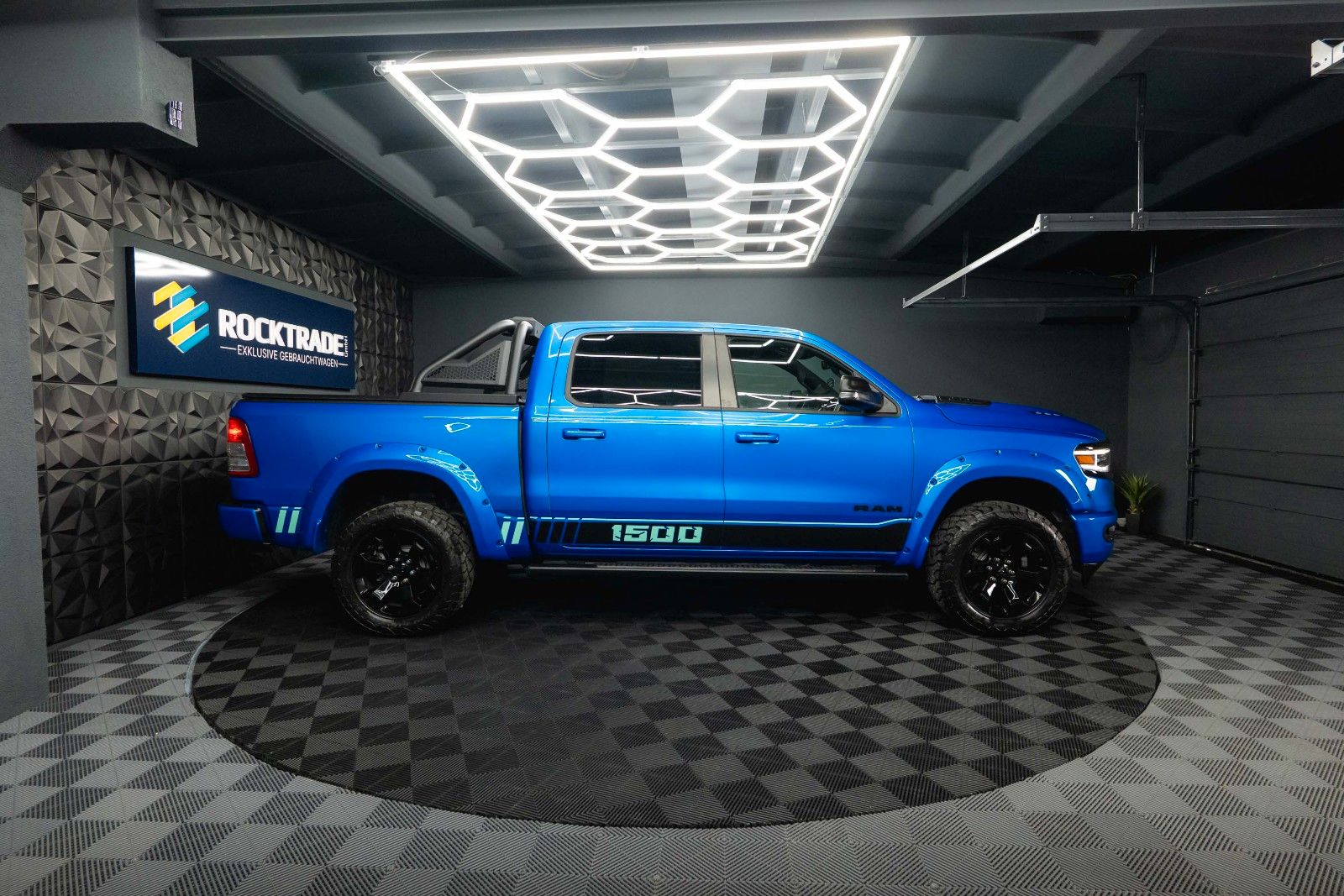 Fahrzeugabbildung Dodge RAM 5.7 V8 HEMI 4x4 LIMITED Blue Edition Offroad
