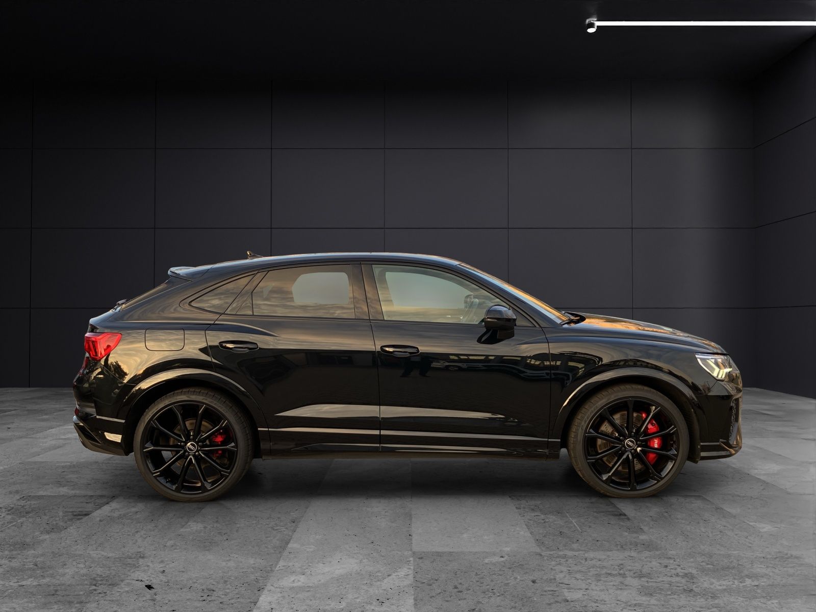 Fahrzeugabbildung Audi RS Q3 Sportback 2.5 TFSI quattro Matrix AHK AVC