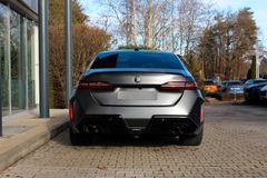 BMW M5/ BOWERS&WILKINS/ LED/ FROZEN BLACK/ M DRIVE BMW M5/ BOWERS&WILKINS/ LED/ FROZEN BLACK/ M DRIVE