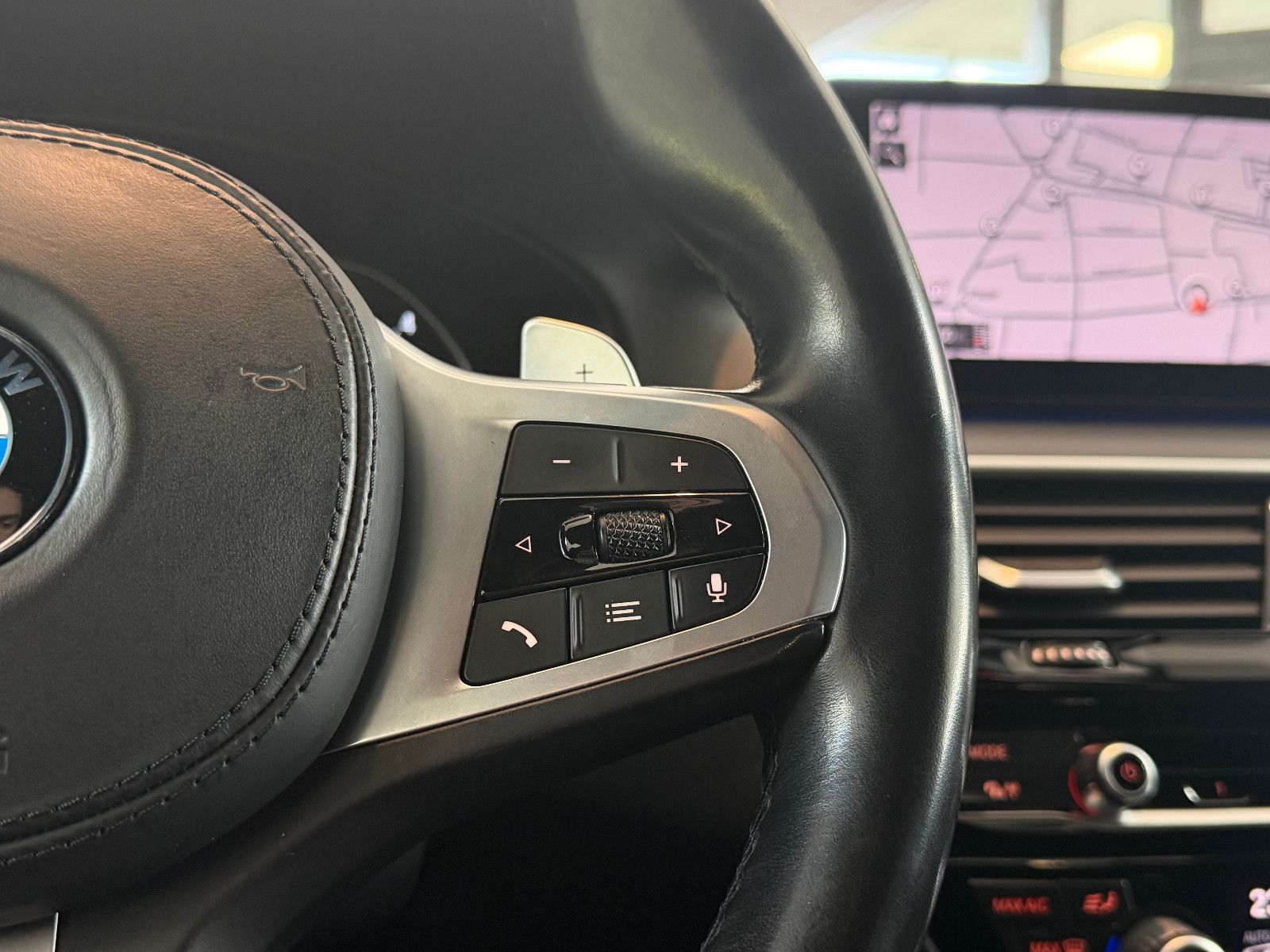 Fahrzeugabbildung BMW 530 d XDriveM Sport/M-PAKET/HARMAN-KARDON/AMBIE