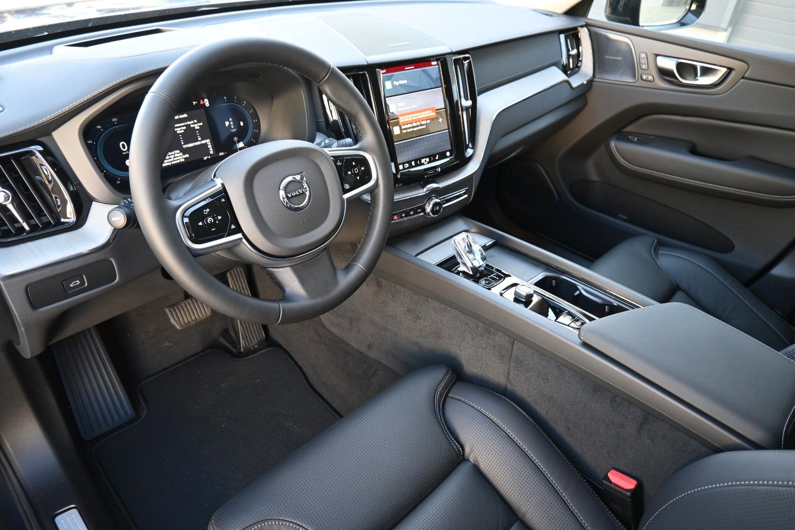 Fahrzeugabbildung Volvo XC60 B5 B AWD Ultra Dark*PANO*360°*LUFT*ACC*AHK