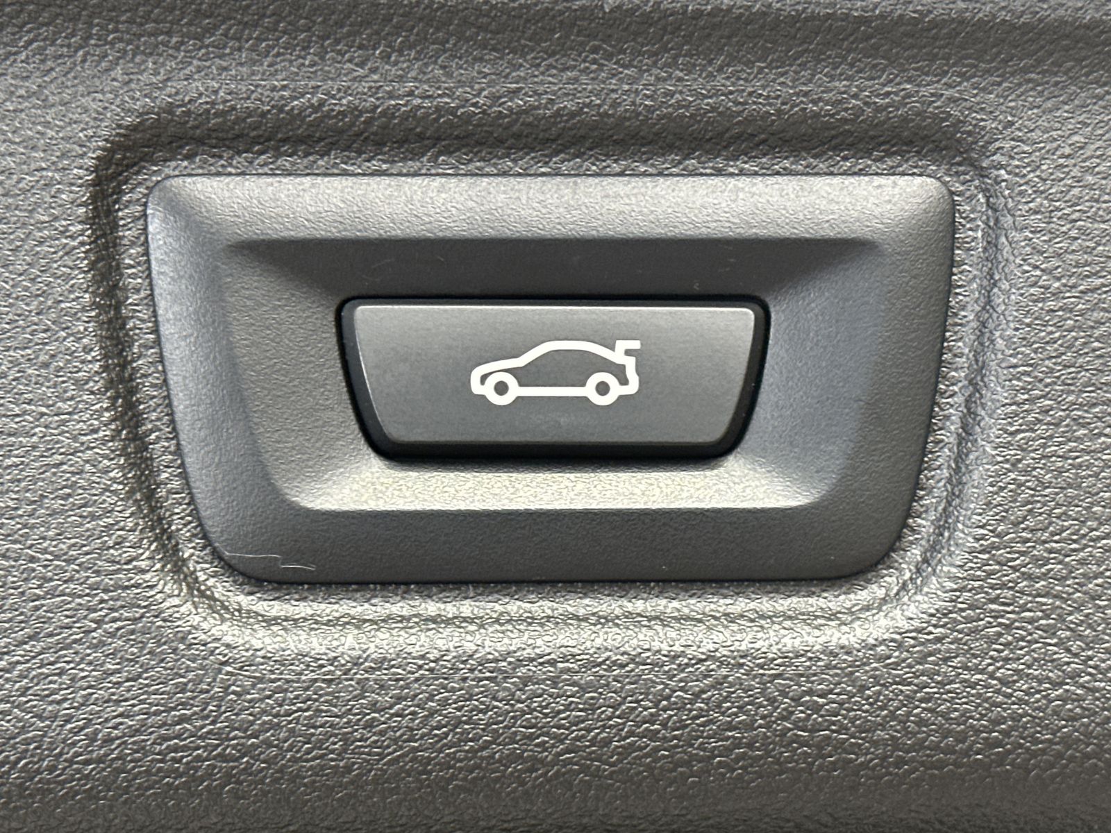 Fahrzeugabbildung BMW 320d Touring M-Sport NAV+LED+PANO+19ZO+LIVECOCKP