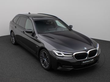 Fahrzeugabbildung BMW 530e Panorama Kamera Laser HUD DAB H/K ACC AHK