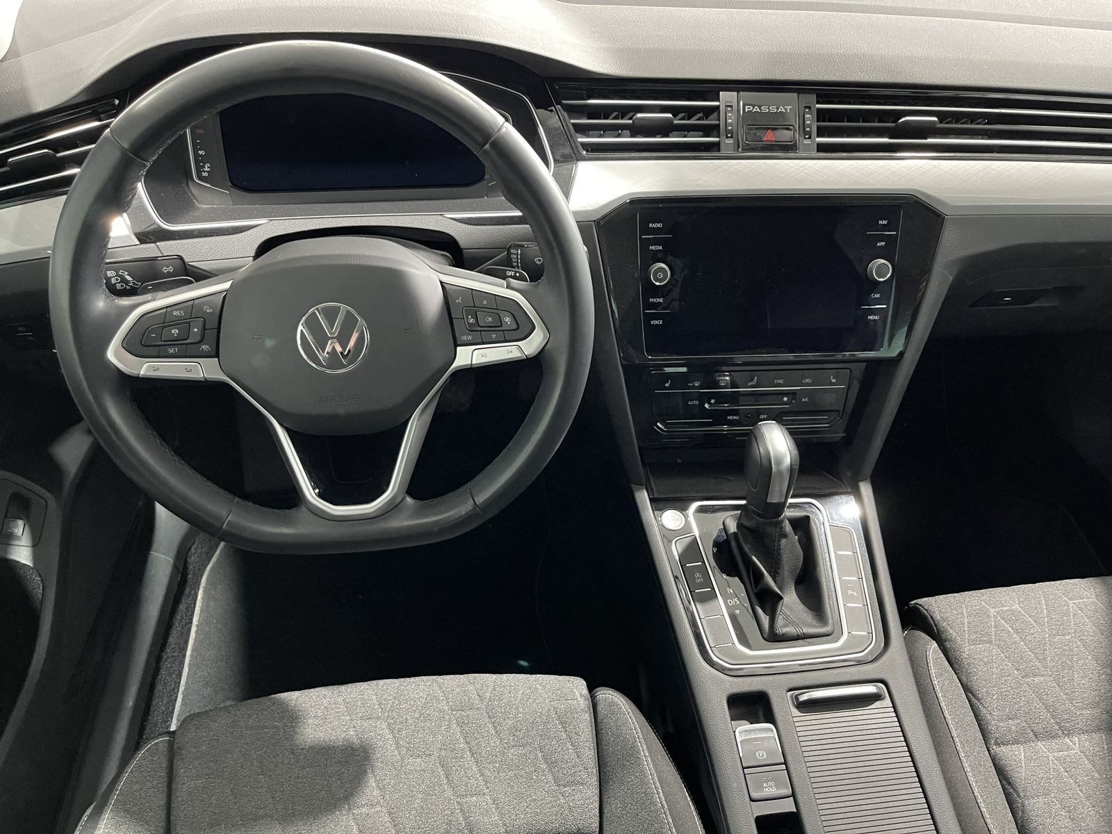 Fahrzeugabbildung Volkswagen Passat Variant Business 2.0 TDI*LED*AHK*ACC*Cam*