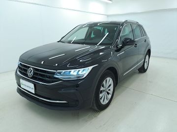 Volkswagen Tiguan - 1