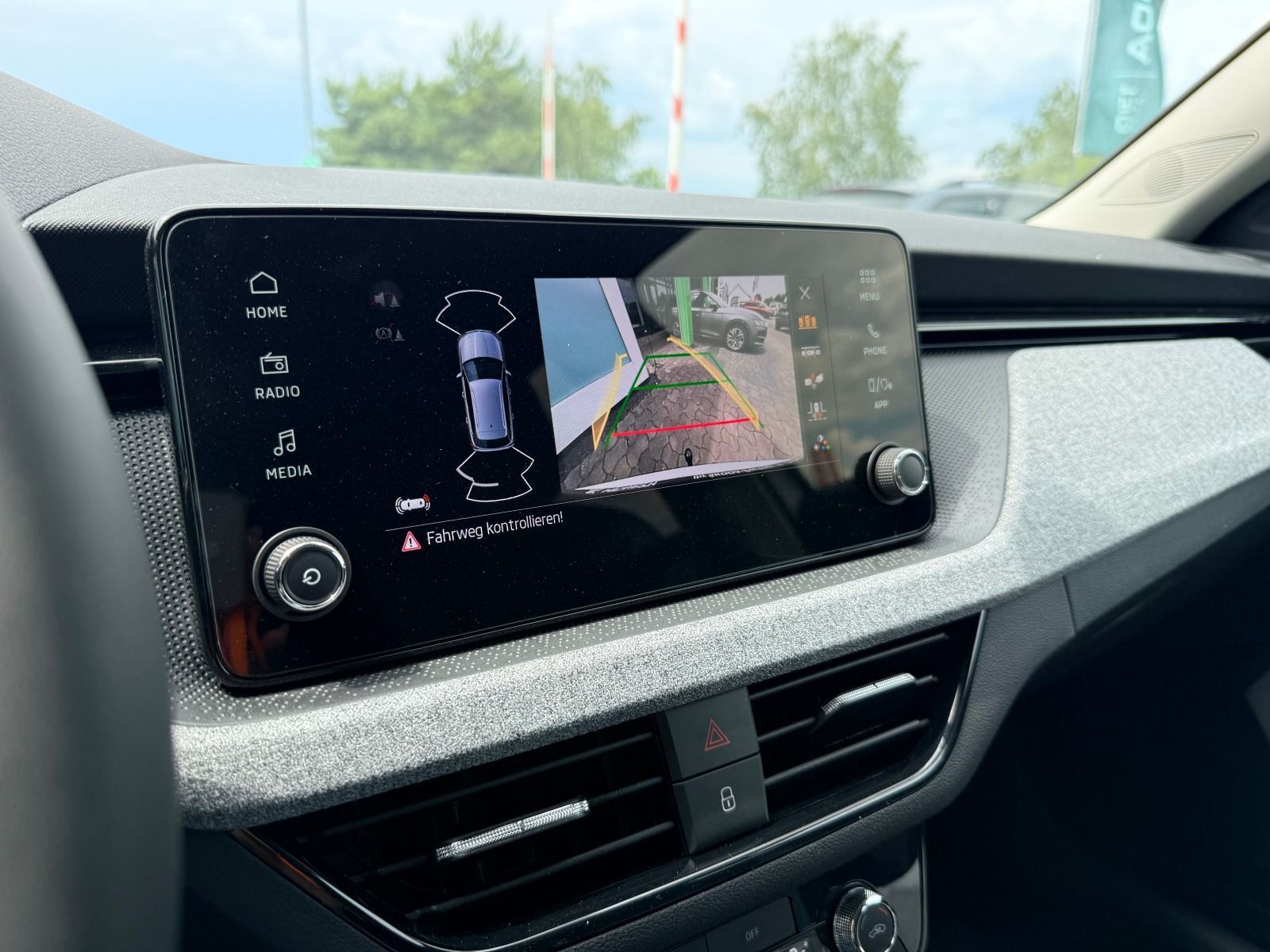 Fahrzeugabbildung SKODA Kamiq 1115PS DSG*BehFro*RFK*AHK*eHeck*Matrix