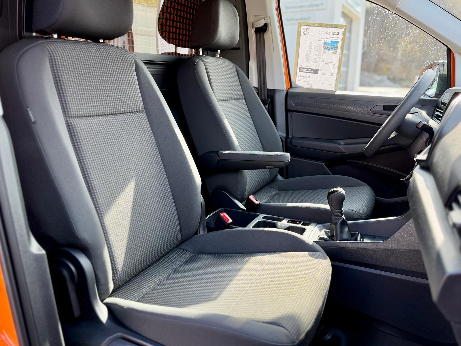 Volkswagen Caddy Cargo 2.0 TDI 4Motion AHK PDC App Connect