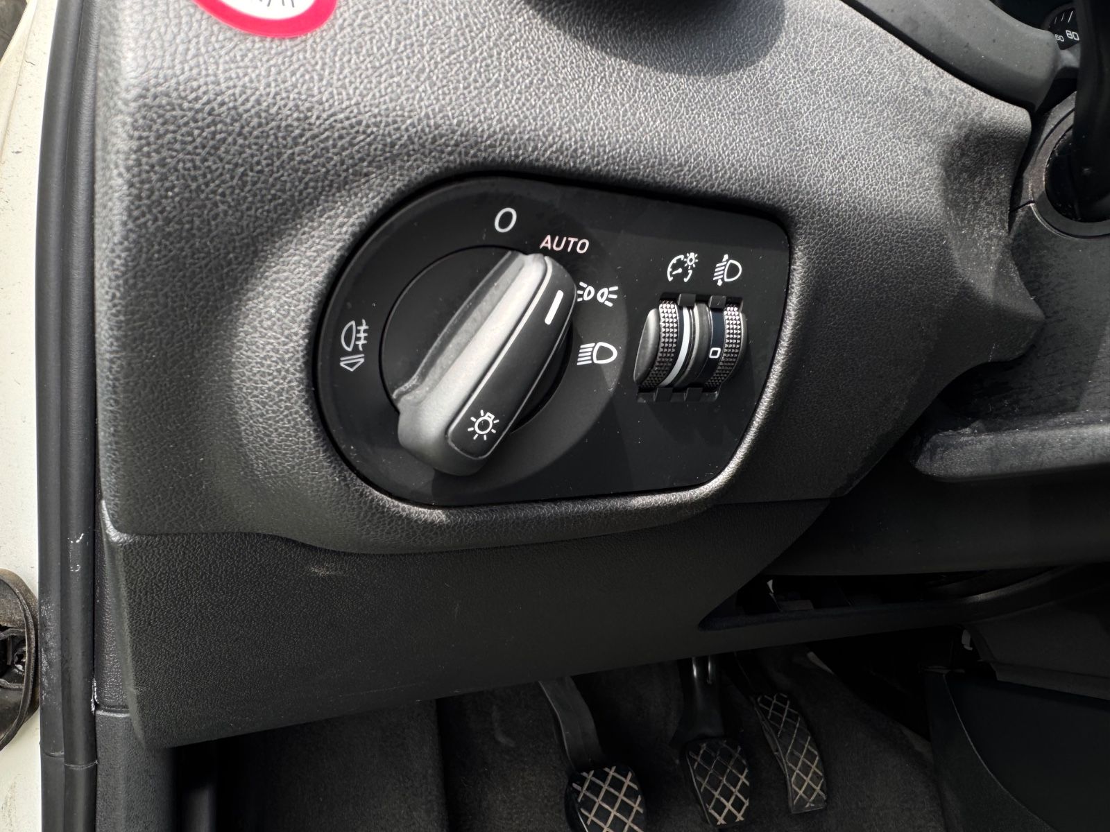 Fahrzeugabbildung Audi A1 attraction*SZH*Klima*PDC*8Fach*Garantie