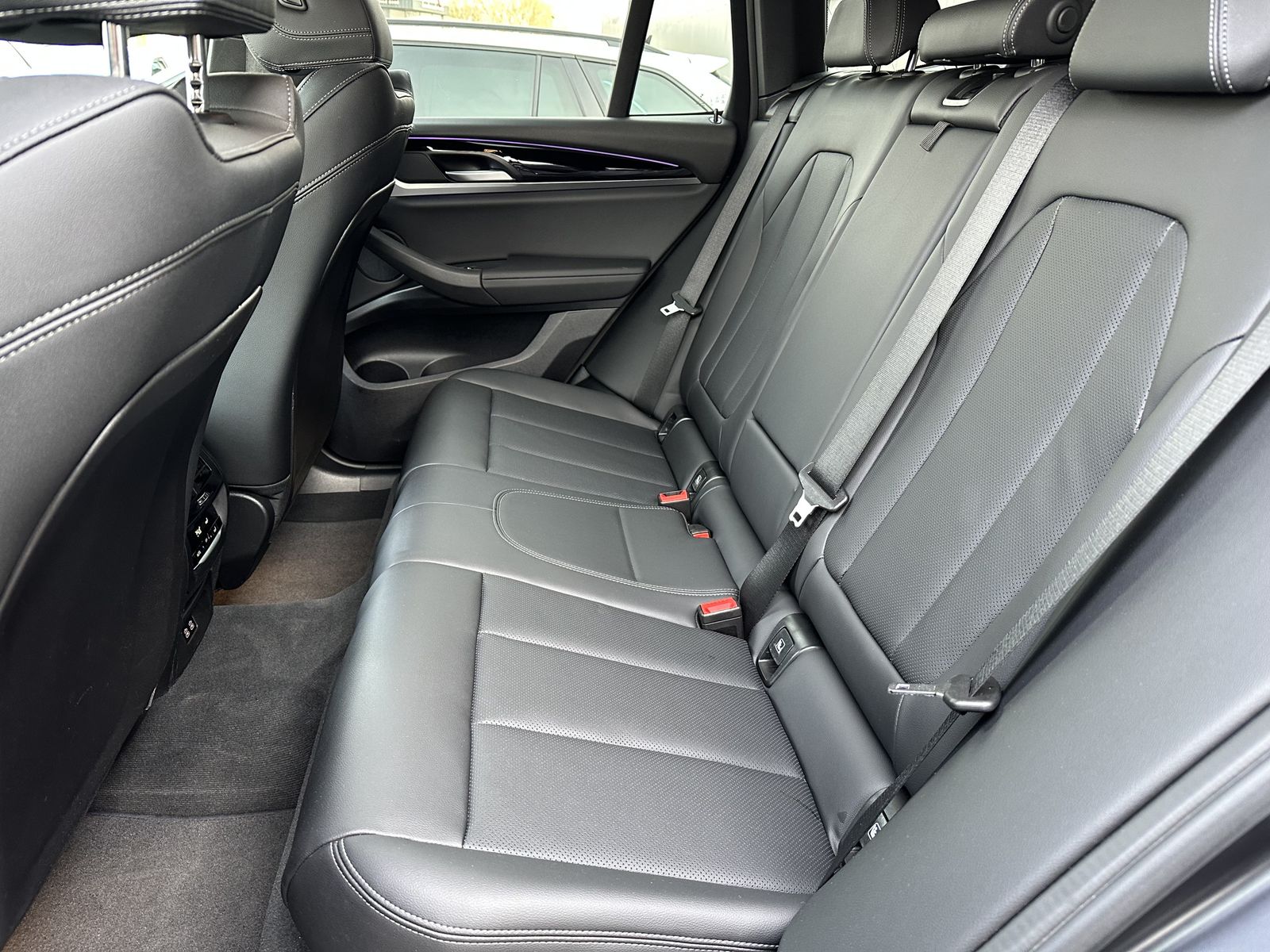 Fahrzeugabbildung BMW X3 xDrive20d NAV+LASER+HEADUP+INDIVIDUAL+20ZOLL