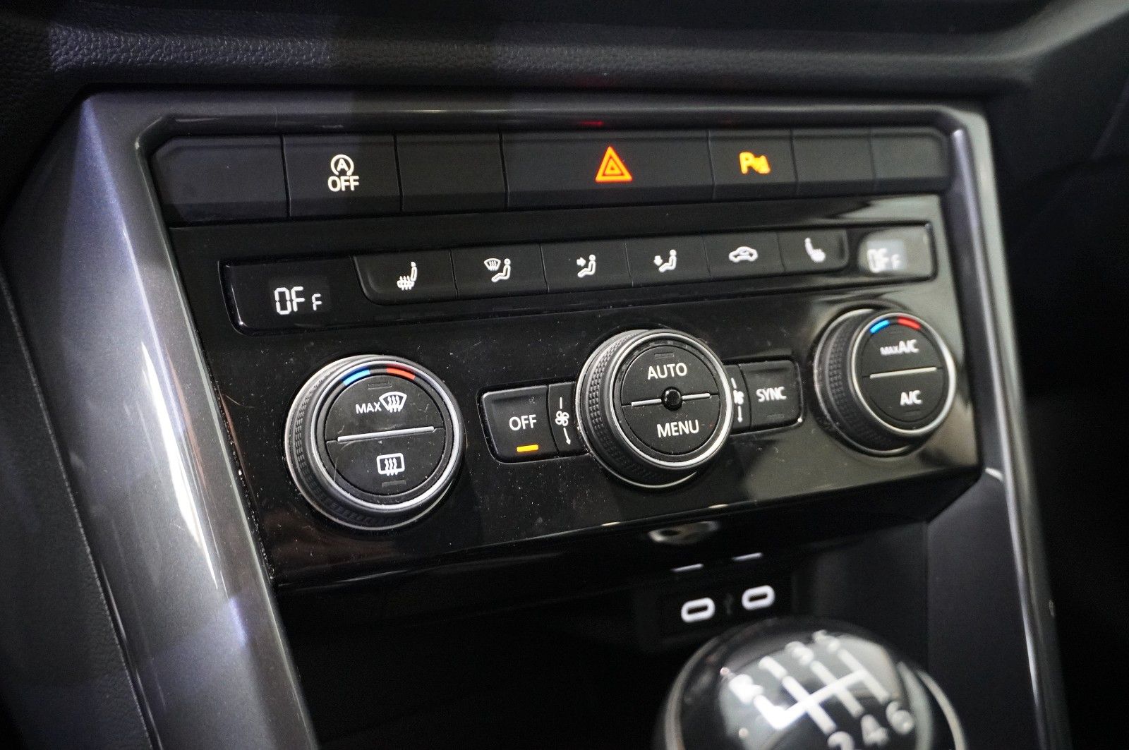 Fahrzeugabbildung Volkswagen T-Roc 1.5 TSI R-LINE SPORT NAVI/LED/KAMERA/VIRT.