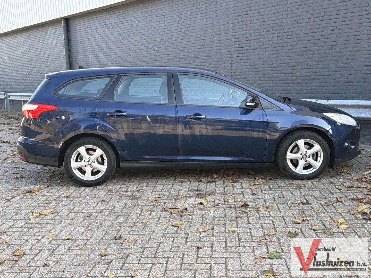 Ford Focus 2012 — photo 7