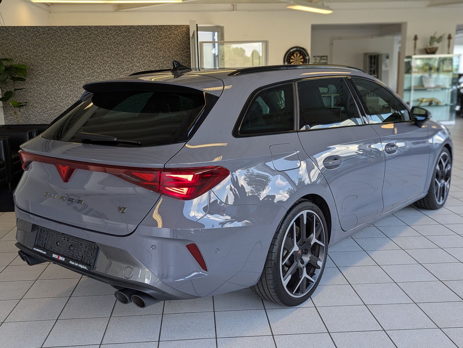 Fahrzeugabbildung CUPRA Leon 2.0 TSI 4D VZ Matrix Pano Sennheiser AHK 19