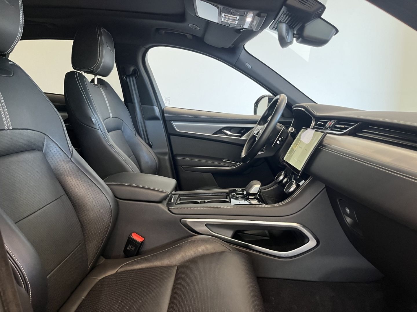 Jaguar F-Pace P250 R-Dynamic SE AWD StandHZG AHK imagem 3