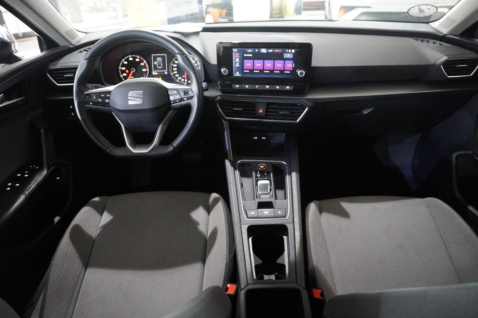 Fahrzeugabbildung SEAT Leon ST 1.0 E-TSI STYLE DSG NAVI/LED/KAMERA/DAB+