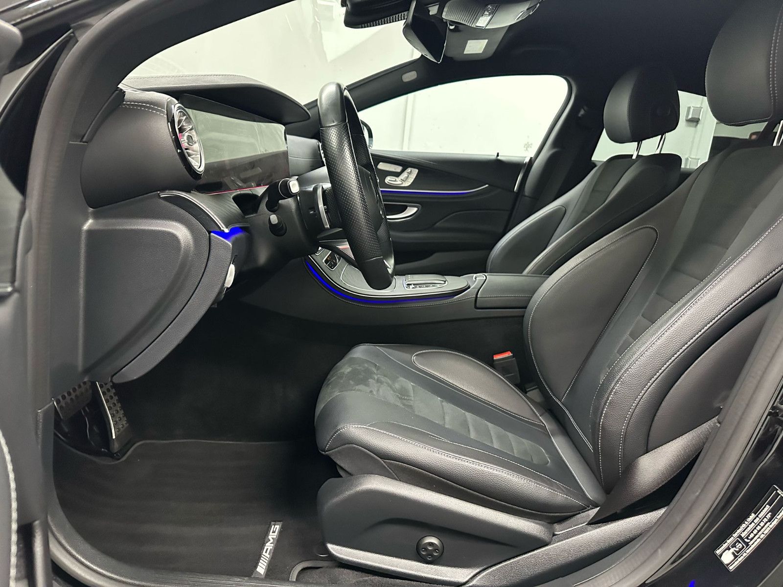 Fahrzeugabbildung Mercedes-Benz CLS 300 d 4MATIC AMG-LINE*NIGHT*KAMERA*AMBILI*
