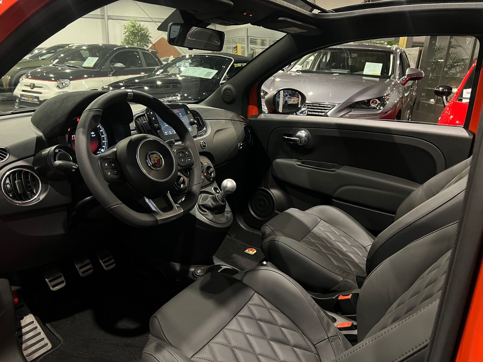 Fahrzeugabbildung Abarth 595C Turismo CARPLAY LEDER PDC