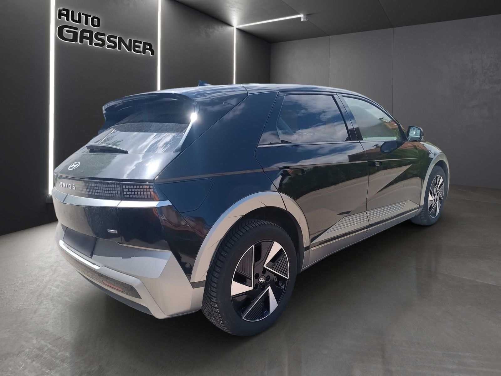 Fahrzeugabbildung Hyundai IONIQ 5 84kWh 325PS 4WD Techniq Parkpaket