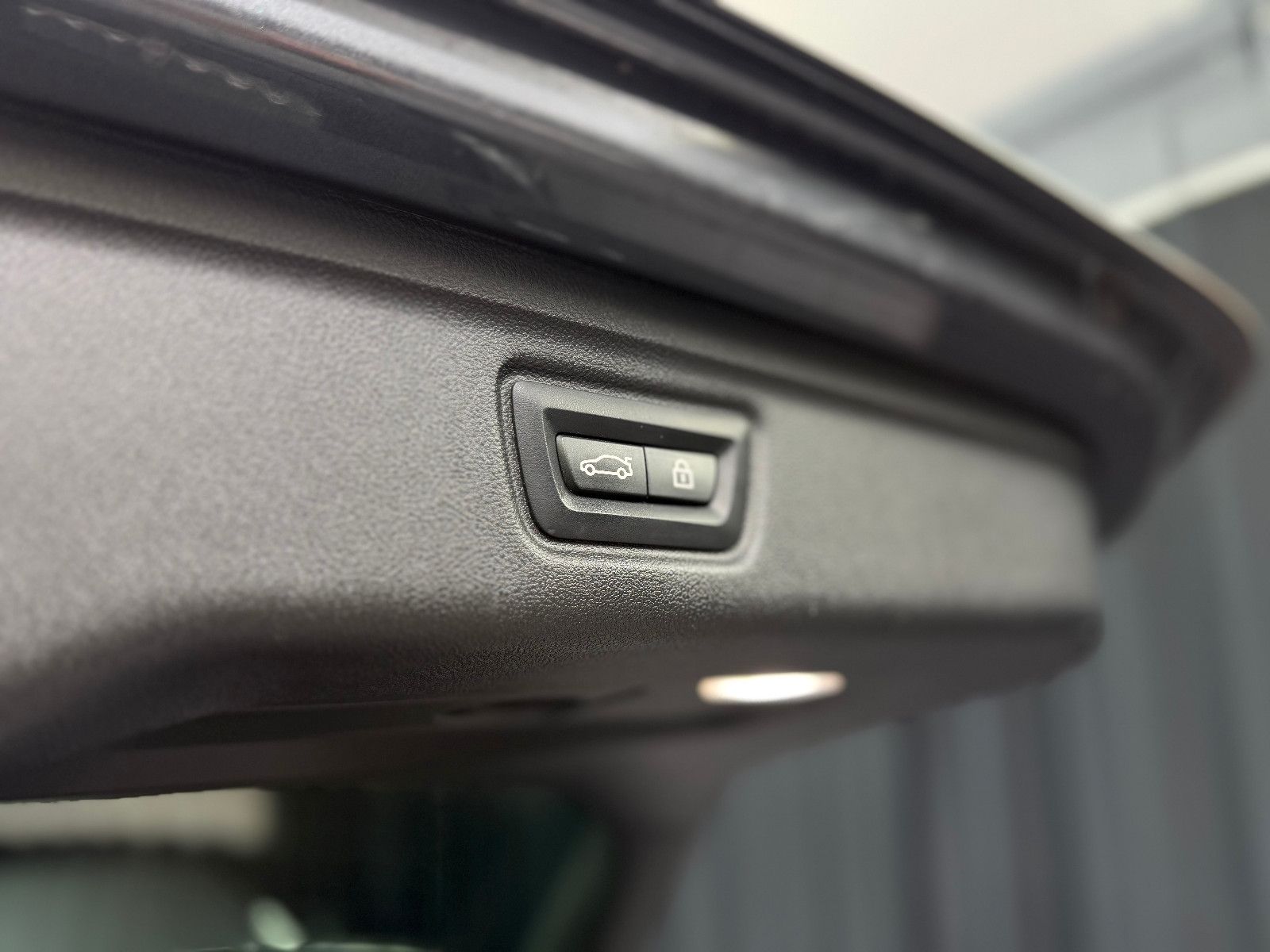Fahrzeugabbildung BMW 320d Touring xDrive M Sport|HIFI|HuD|LEDER|KAMER