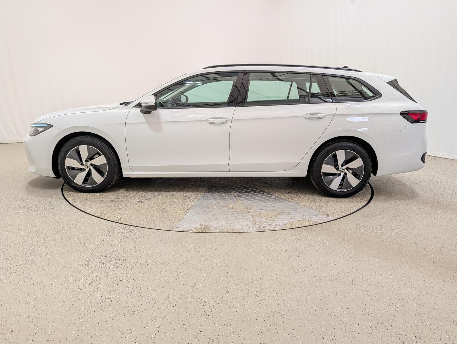 Volkswagen Passat 1.5 eTSI DSG ACC LED Winter App, миниатюра 3