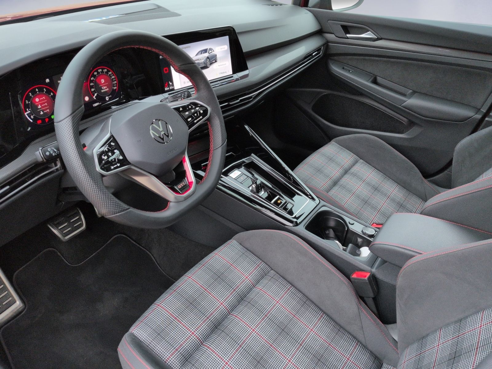 Golf VIII GTI 2.0 DSG PANO+STHZ+RFK+MATRIX+