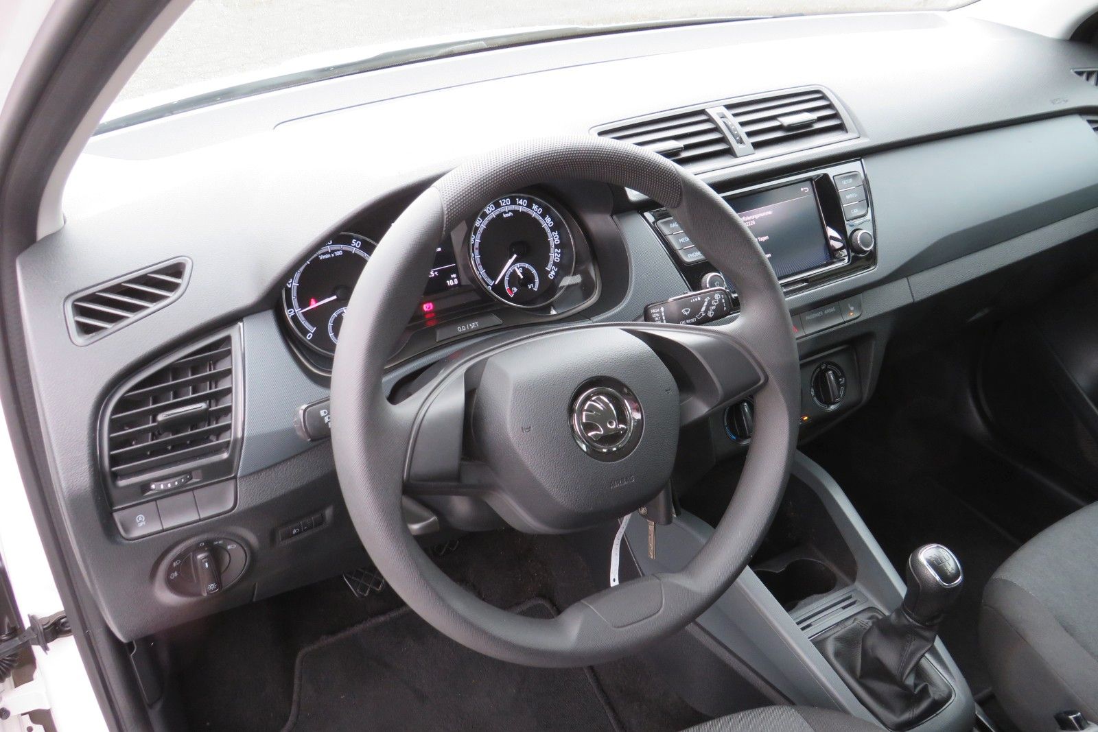 Fahrzeugabbildung SKODA Fabia Combi KLIMA SITZHEIZUNG PDC ALU 1.HAND