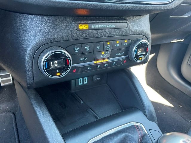 Fahrzeugabbildung Ford Focus ST-Line LED Kamera SpurhalteASS Tempomat