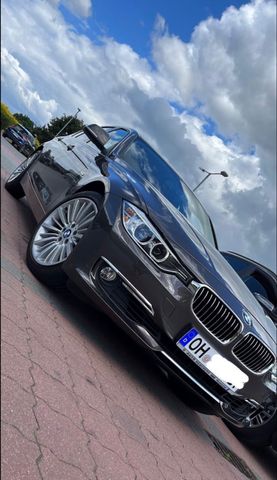 BMW 328i Luxury Line 