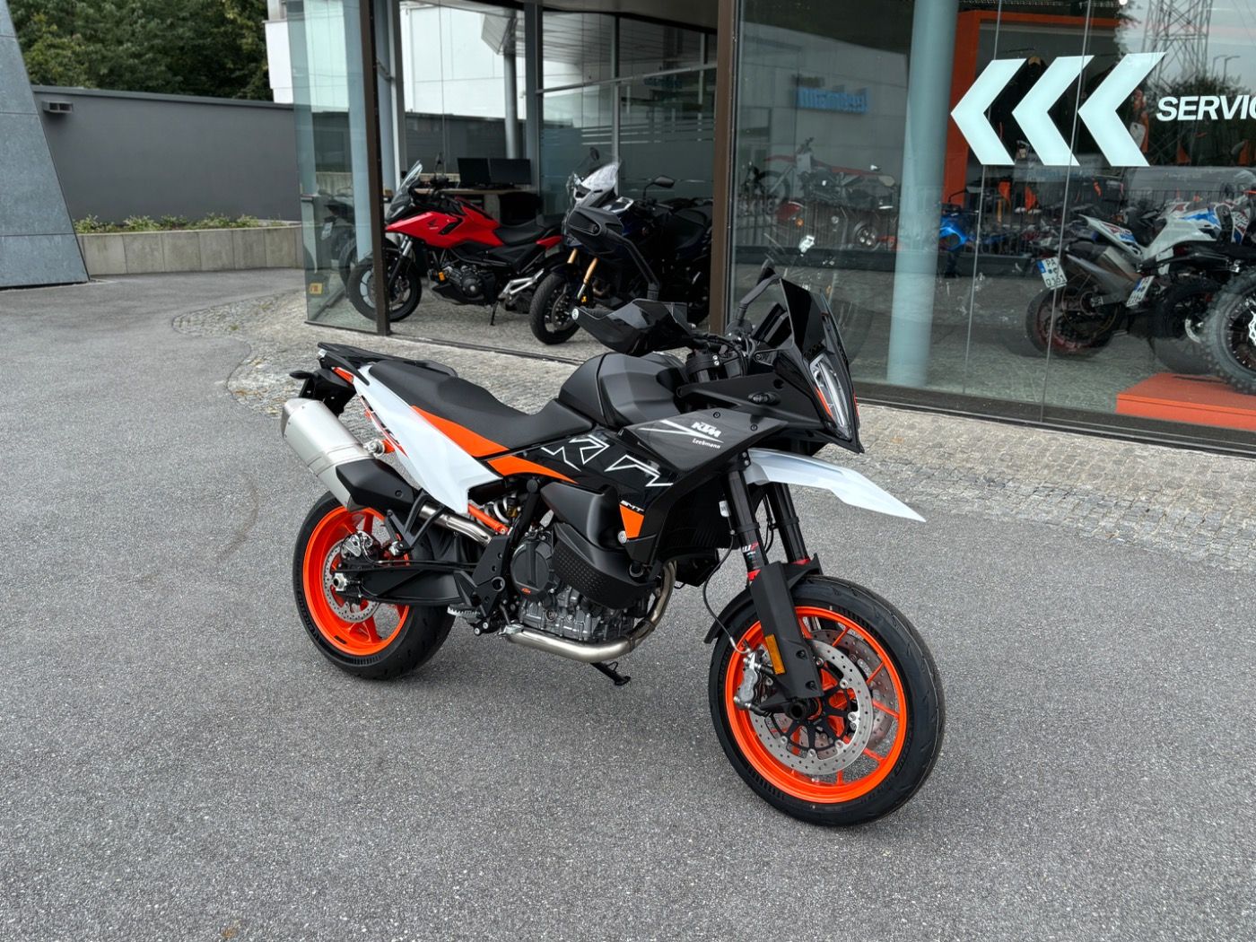 Fahrzeugabbildung KTM 890 SMT Modell 2024 4 Jahre Garantie