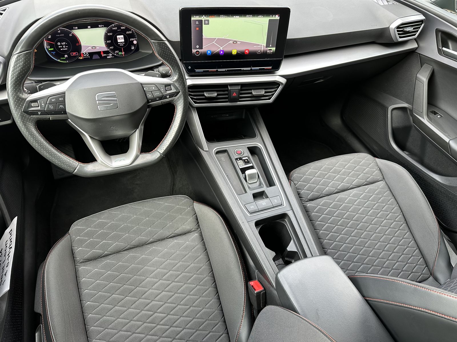 Fahrzeugabbildung SEAT Leon SpT FR e-Hybrid NAV+LED+AHK+18ZOLL+KESSY+VC