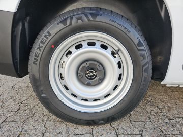 Bild 16 Opel Combo E Cargo Basis Musikstreaming DAB Verkehrsz