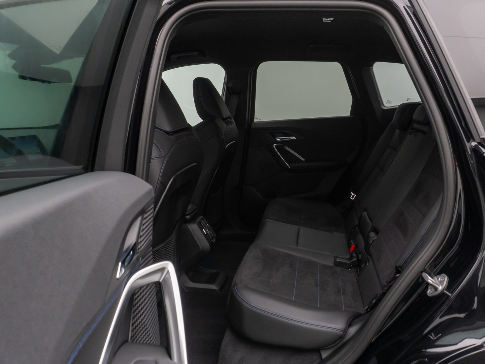 Fahrzeugabbildung BMW iX1 xD30 M Sport Kamera DAB DrivAssist Komfort