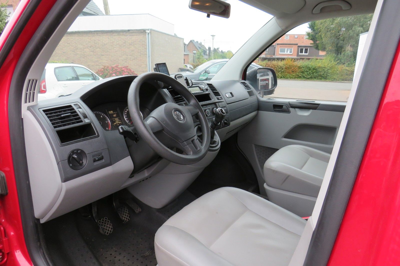 Fahrzeugabbildung Volkswagen T5 Kombi 4-Motion AHK 7 Sitz 158.000km