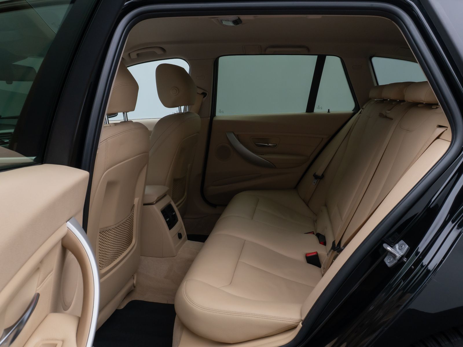 Fahrzeugabbildung BMW 320d xD PDC HUD Lenkrhzg Stop&Go Alarm Komfort