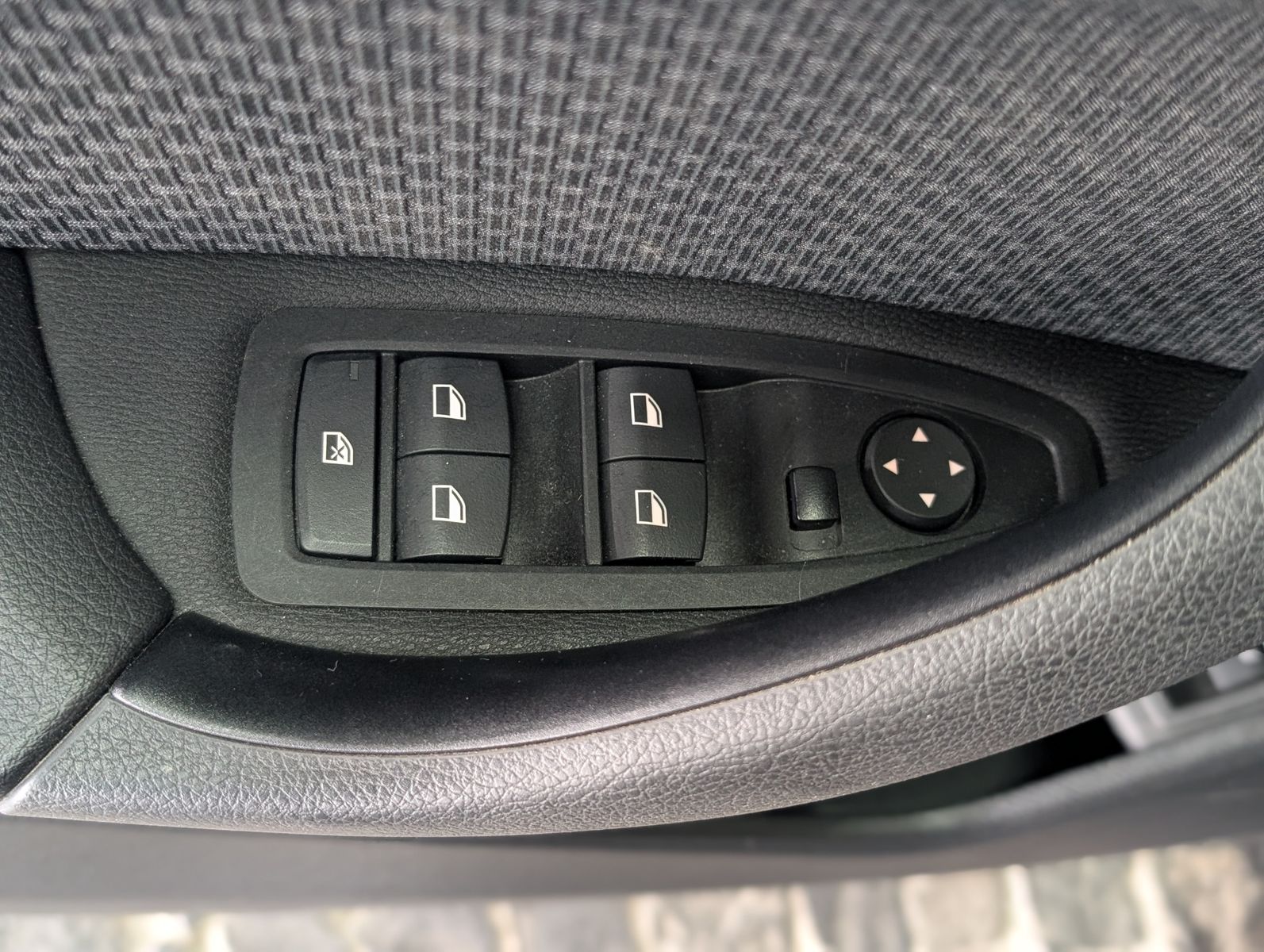 Fahrzeugabbildung BMW X1 xDrive 25e Advantage AHK LED APP VIRT SoH 87%