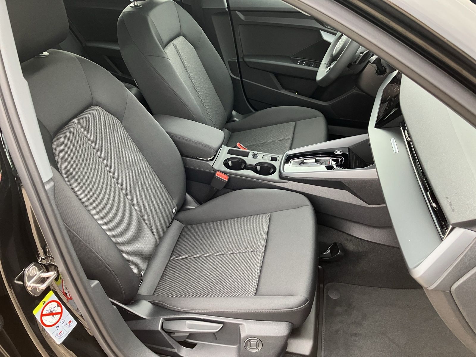 Fahrzeugabbildung Audi A3 Sportback TFSI advanced LED ACC NAVI RFK