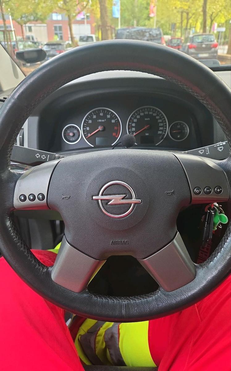Opel Vectra 2004 — photo 5