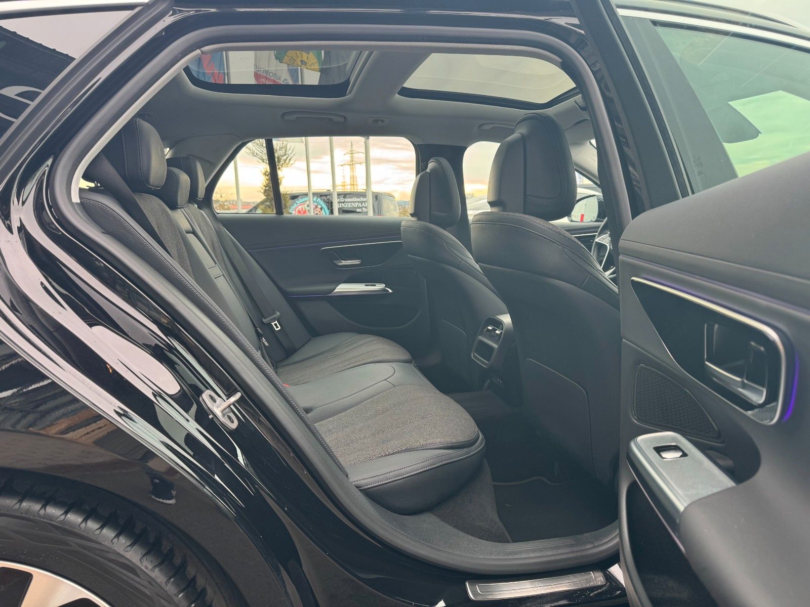 Fahrzeugabbildung Mercedes-Benz E 200 T Avantgarde Pano+AHK+R-Kamera+Keyless