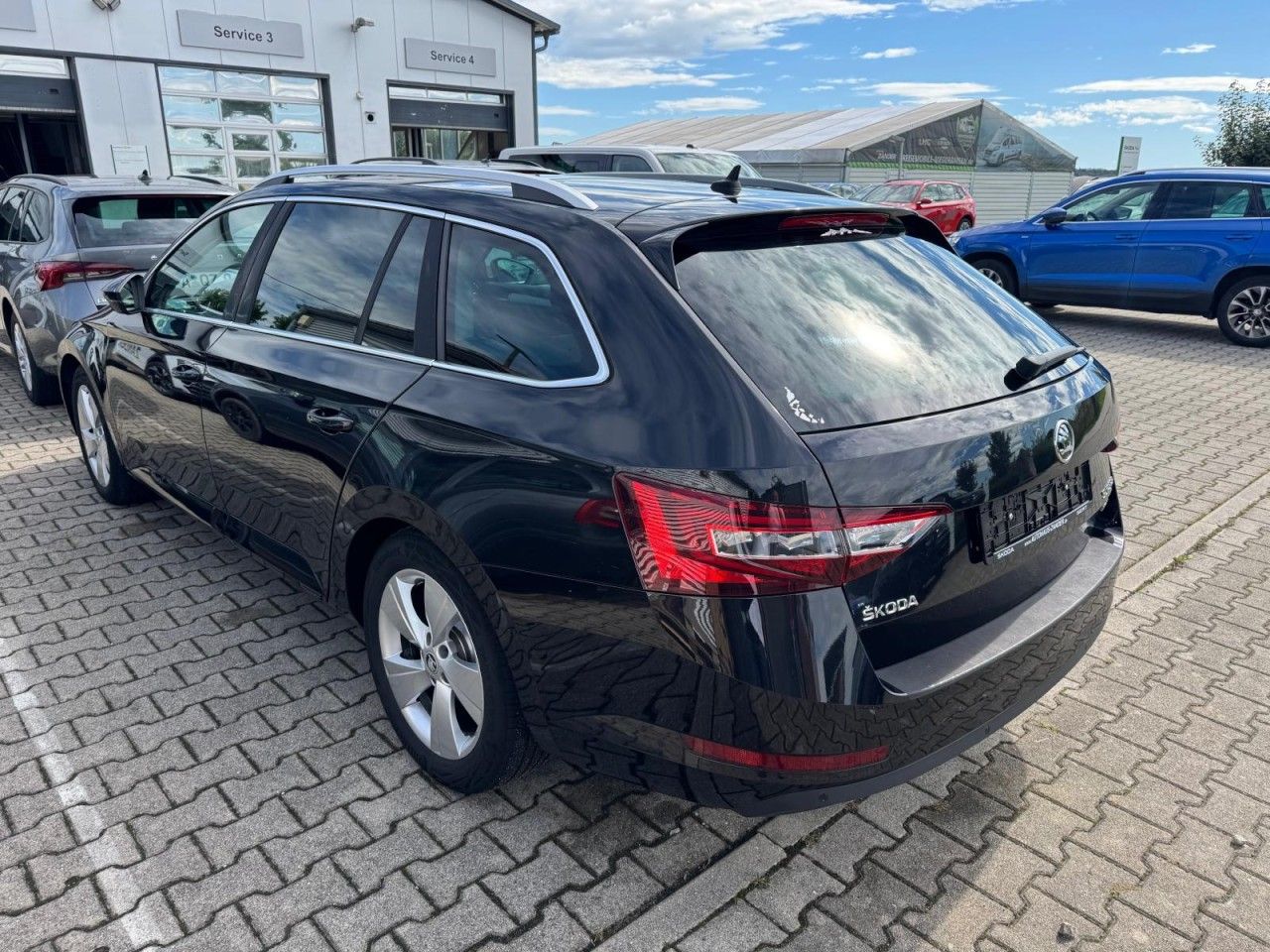 Fahrzeugabbildung SKODA Superb Combi Style 4x4 Panoramadach TDI - Euro6