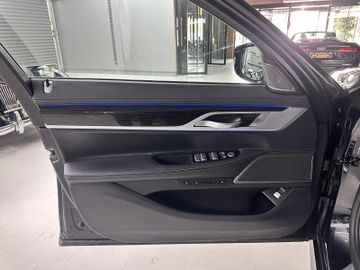 BMW 740 - 11