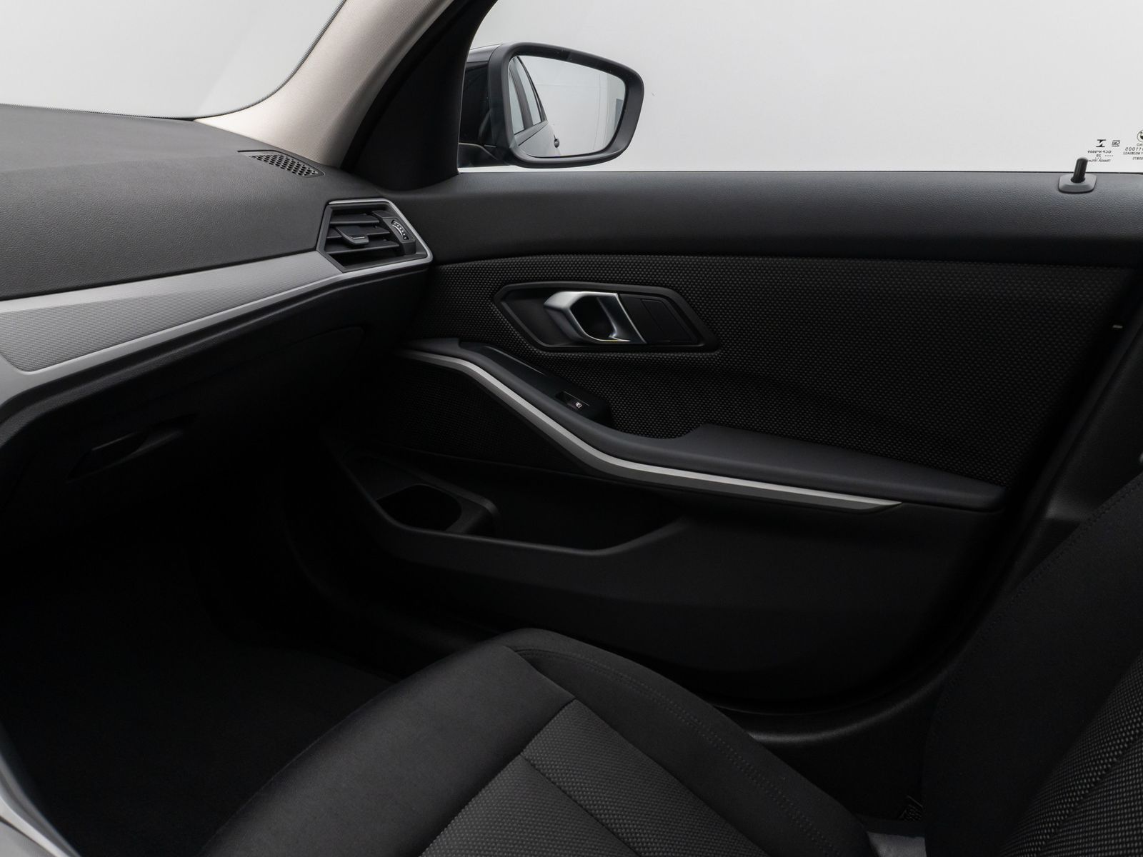 Fahrzeugabbildung BMW 320d xD  Glasdach Kamera DAB Geschwindigkeitsreg