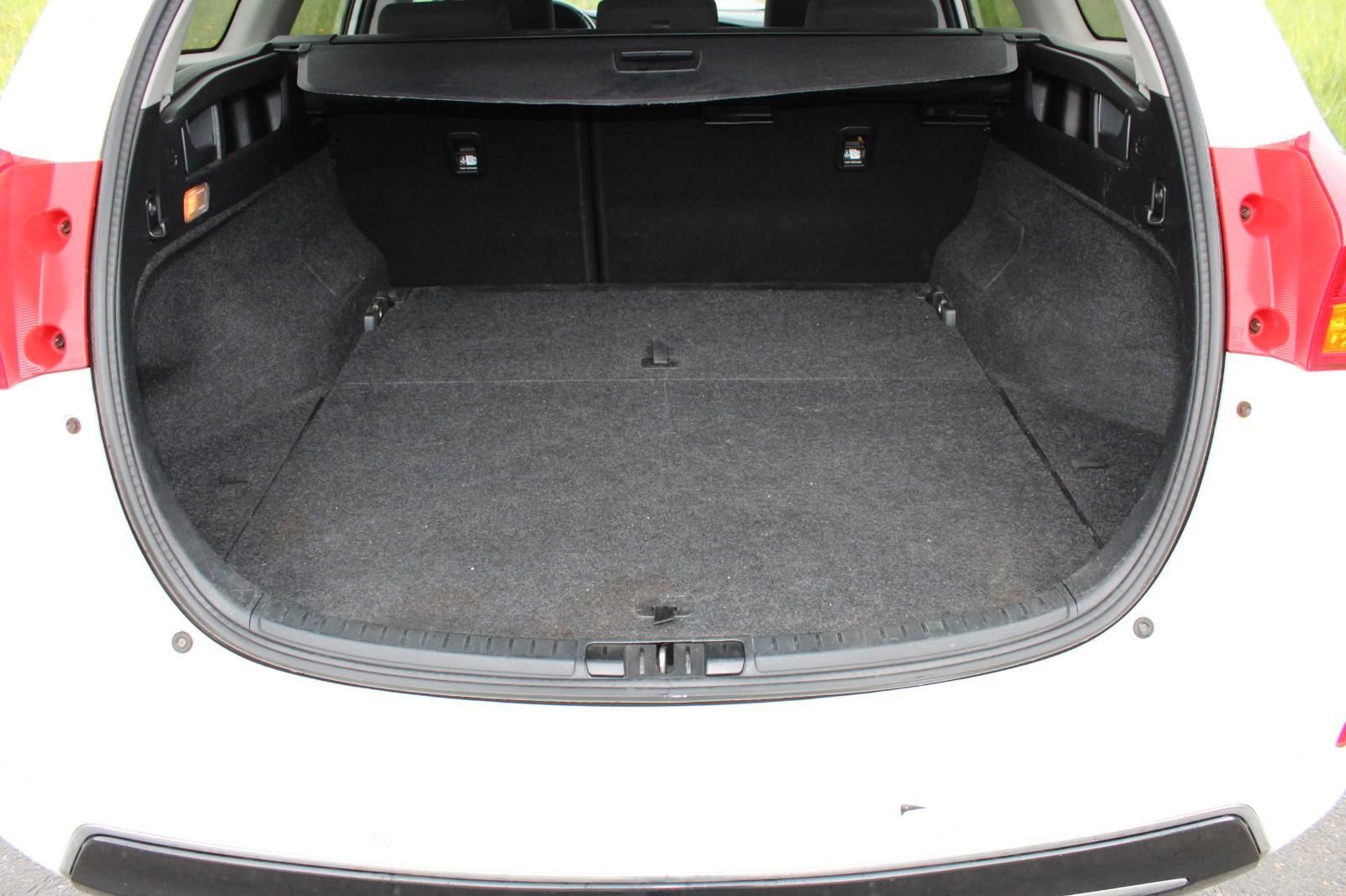 Toyota Auris 2014 — photo 10