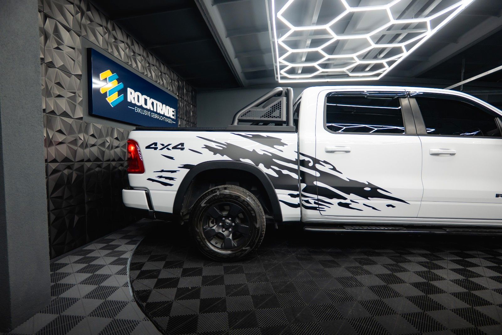 Fahrzeugabbildung Dodge RAM 3.6 V6 MY 25 Offroad Night-Paket ACC LED 19%