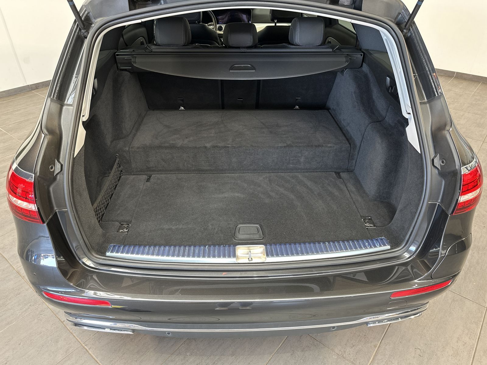 Fahrzeugabbildung Mercedes-Benz E 300de T 4Matic NAV+LED+DISTRONIC+KAMERA+HEADUP