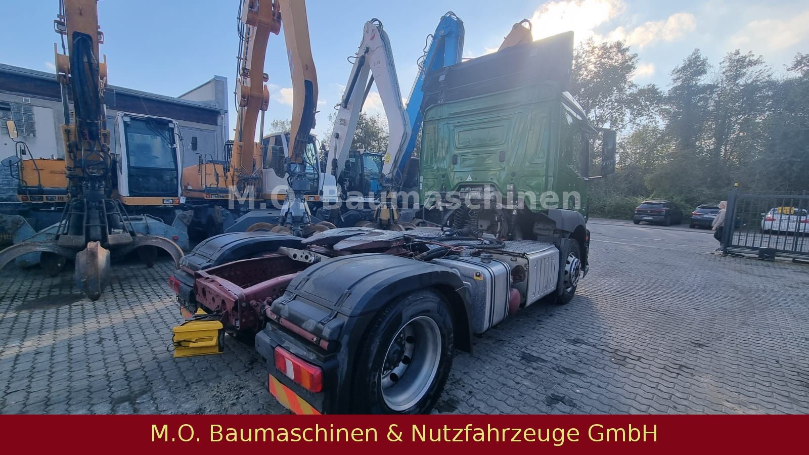 Fahrzeugabbildung Mercedes-Benz Actros 1843 / AC / 4x2/AD Blue / Kipphydraulik