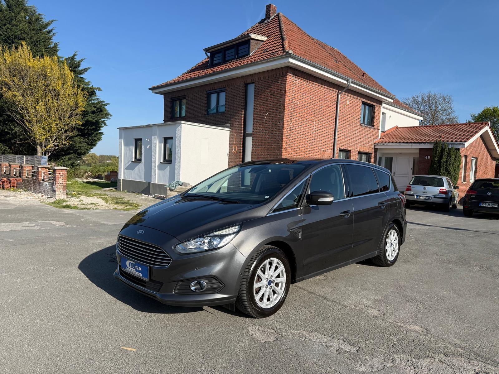 Ford S-MAX Titanium/Pano/AHK/7-Sitzer
