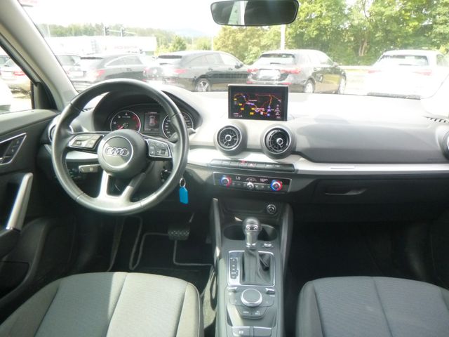 Fahrzeugabbildung Audi Q2 30 TDI >AUT/AHK /NAVI/TEMP/Einparkhilfe<